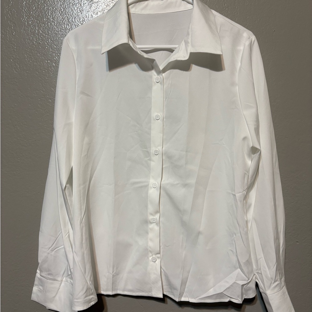 NWOT‎ Classic lightweight White Button-Up Women’s Shirt Size L